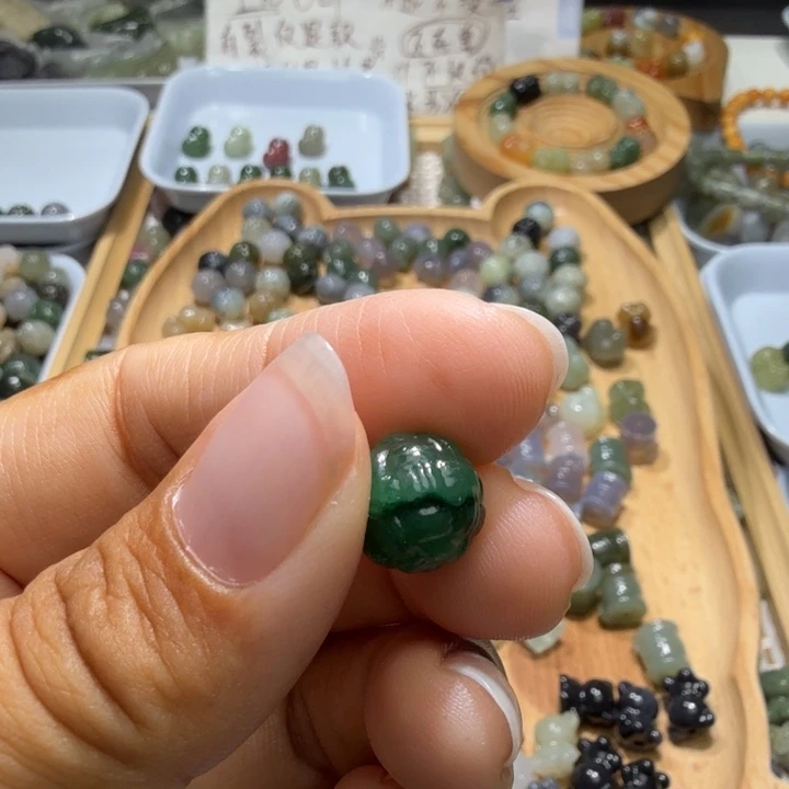 莫***鱼和田玉未镶嵌珠宝半成品