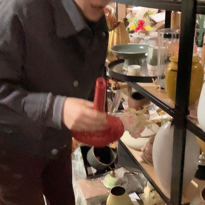 陶瓷花瓶，仿真绿植。