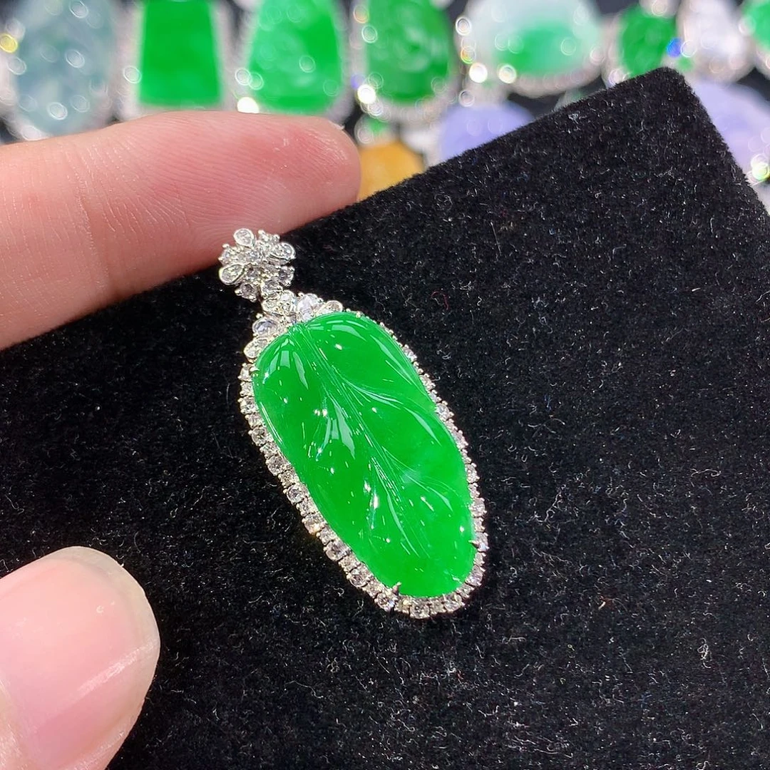 翡翠18K金镶嵌颈饰