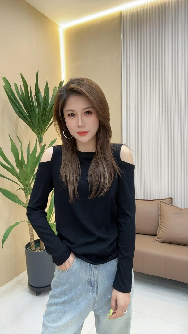 春秋修身圆领性感露肩长袖上衣女网红白色t恤打底衫2025新款ins潮