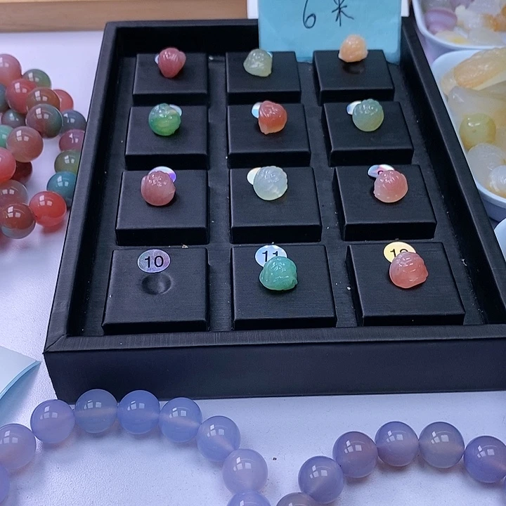 玛瑙/玉髓雕刻件未镶嵌晚*