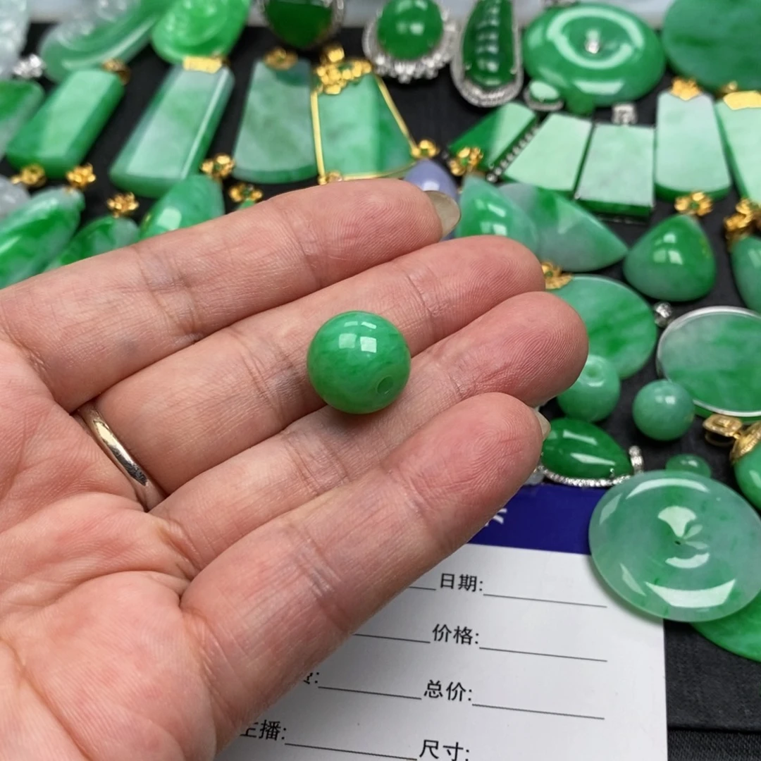 用***7翡翠未镶嵌颈饰翡翠