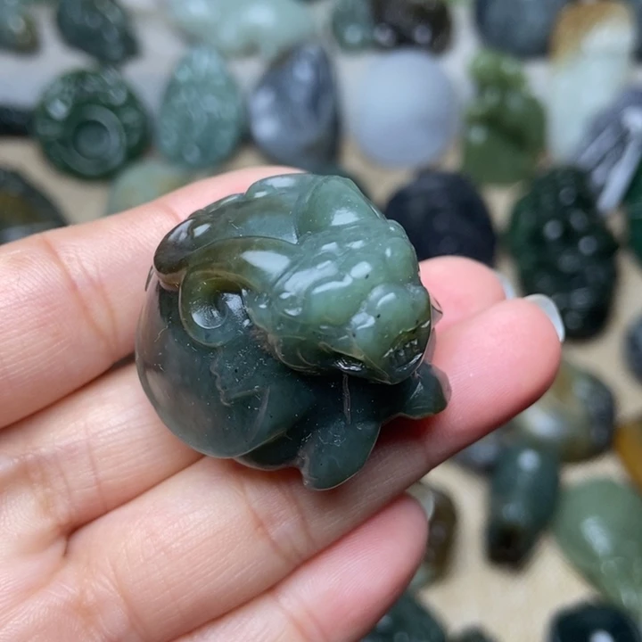 抖***者和田玉未镶嵌颈饰