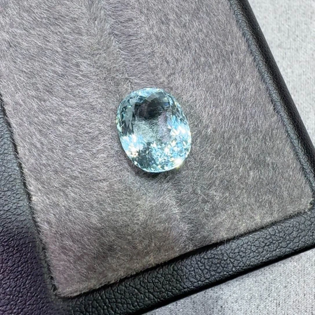 海蓝宝石裸石5.68克拉一粒