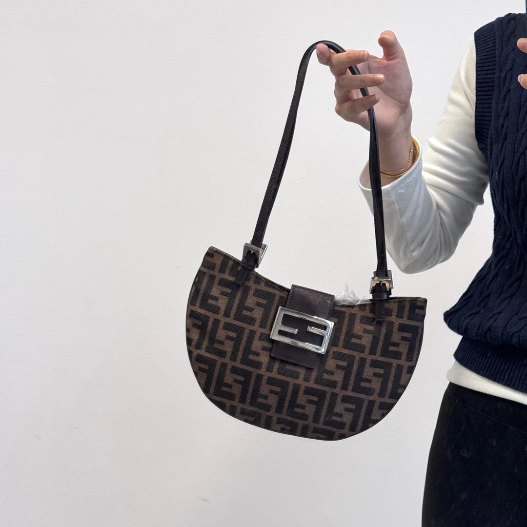 95新 FENDI/芬迪 fendi老花月牙腋下包