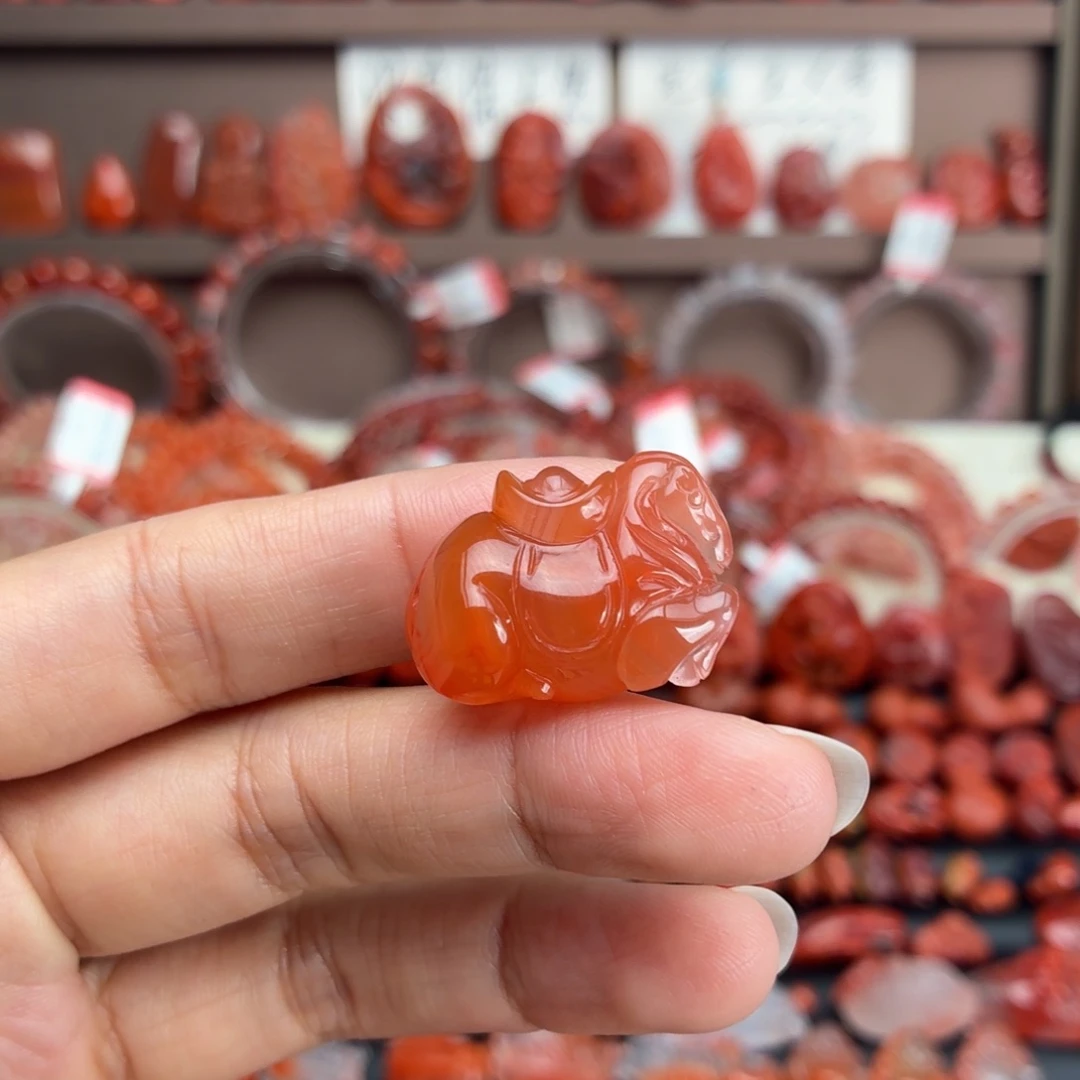 辣***蛇南红玛瑙未镶嵌颈饰马上有钱