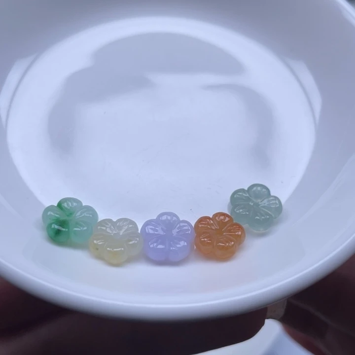 翡翠未镶嵌颈饰冰彩色花花