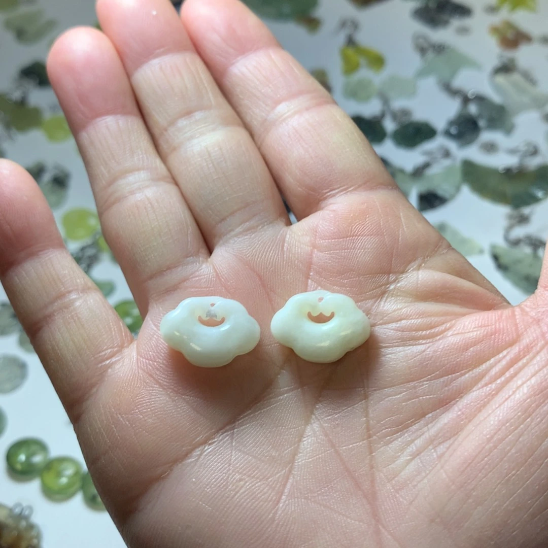 蛇纹石玉耳饰未镶嵌