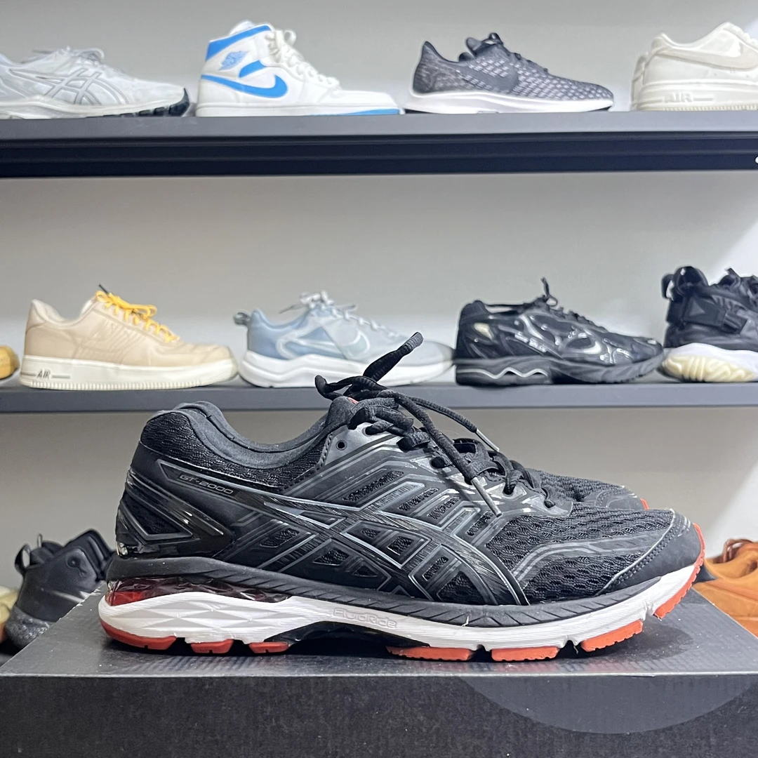 42码Asics/亚瑟士 GT-2000 5 减震透气 跑鞋 2E/黑白/橙色 二手