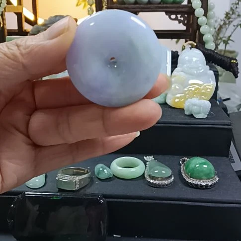 翡翠未镶嵌颈饰平安扣