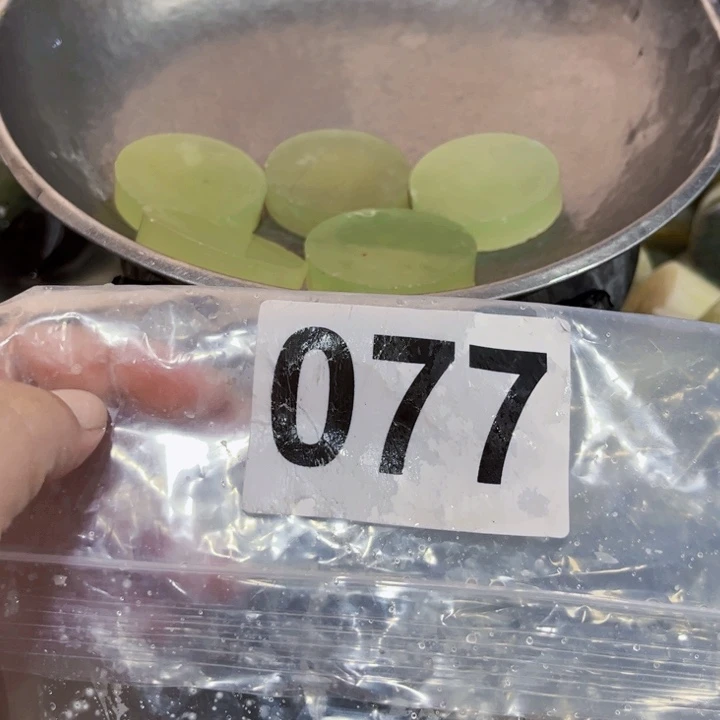 未镶嵌蛇纹石玉珠宝半成品