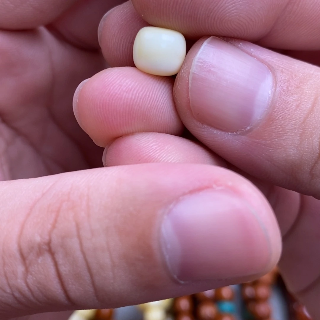 K***9裸石蜜蜡未镶嵌配饰