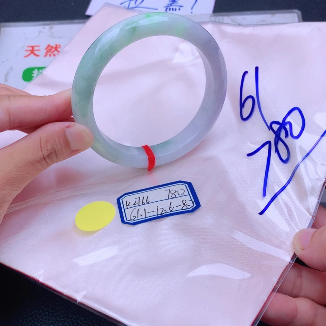 翡翠手镯未镶嵌翡翠