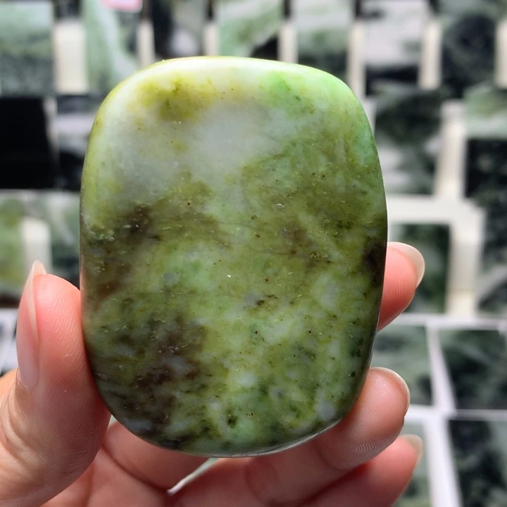 独山玉颈饰未镶嵌