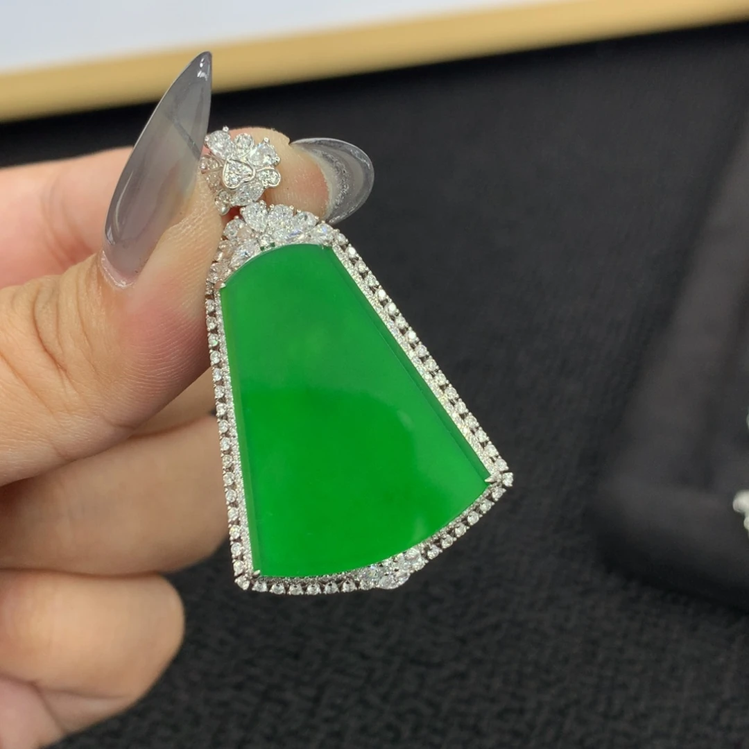 颈饰18K金镶嵌翡翠彤****✨无事牌