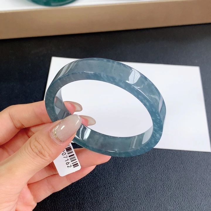 翡翠手镯未镶嵌天然翡翠手镯