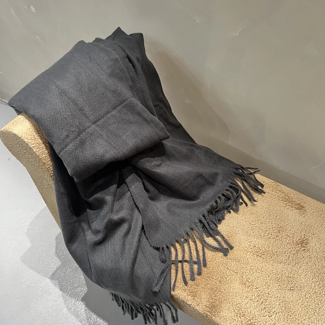 【傍晚女装】2024秋冬新款百搭毛边设计感围巾