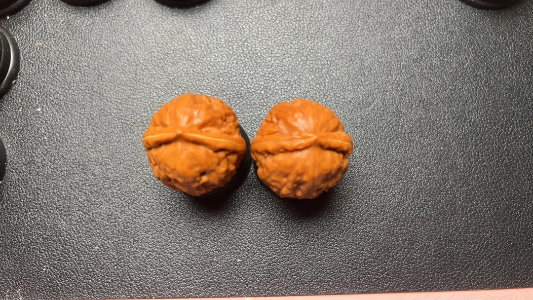 文玩核桃手捻小核桃光头强迷你尺寸圆润饱满八棱粗筋