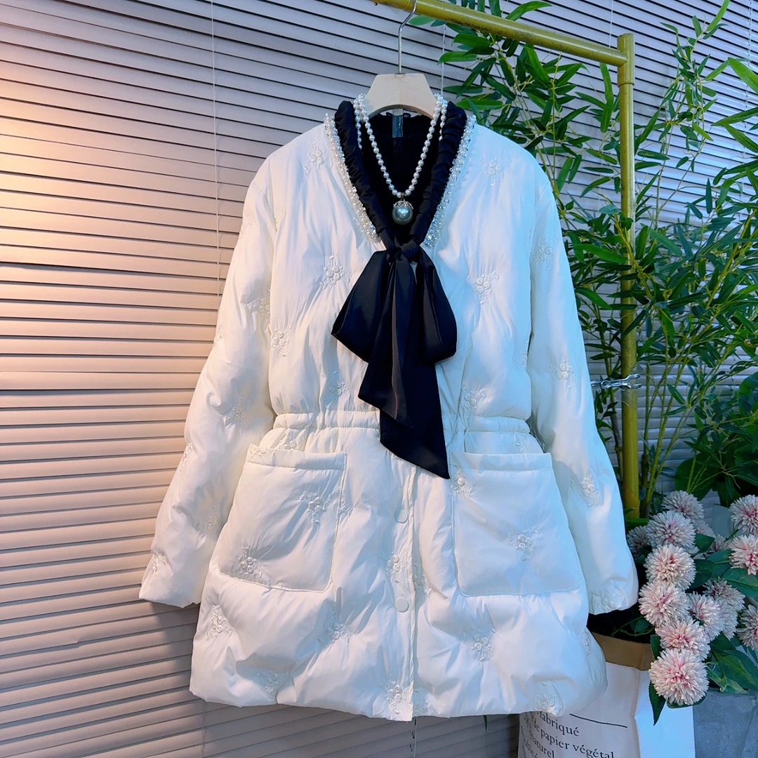 7241胖mm欧货时尚名媛风洋气V领系带蝴蝶结刺绣收腰显瘦棉服外套