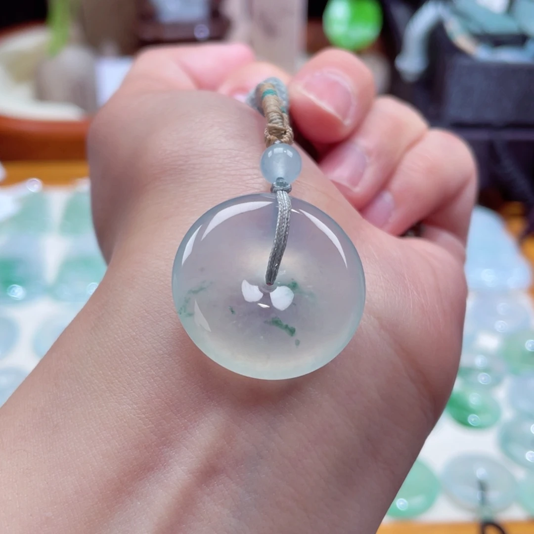 翡翠颈饰未镶嵌扣子