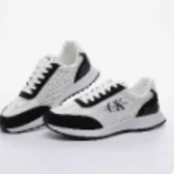 时尚百搭黑白运动鞋