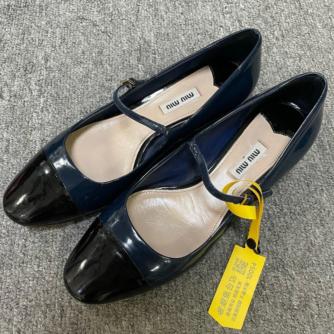 95新 MIU MIU/缪缪 尖头搭扣粗跟玛丽珍鞋 38.5码10054