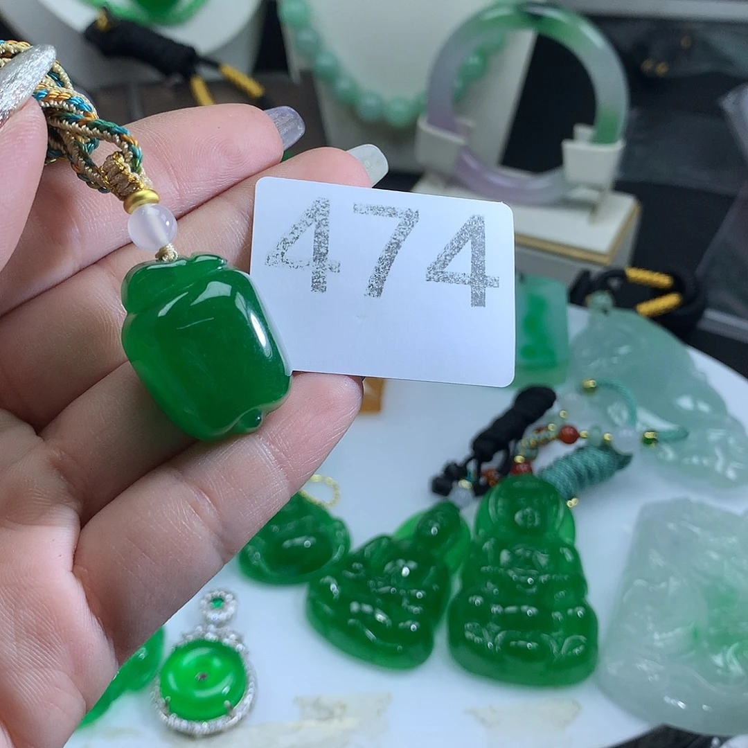 翡翠未镶嵌吊坠(赠链)