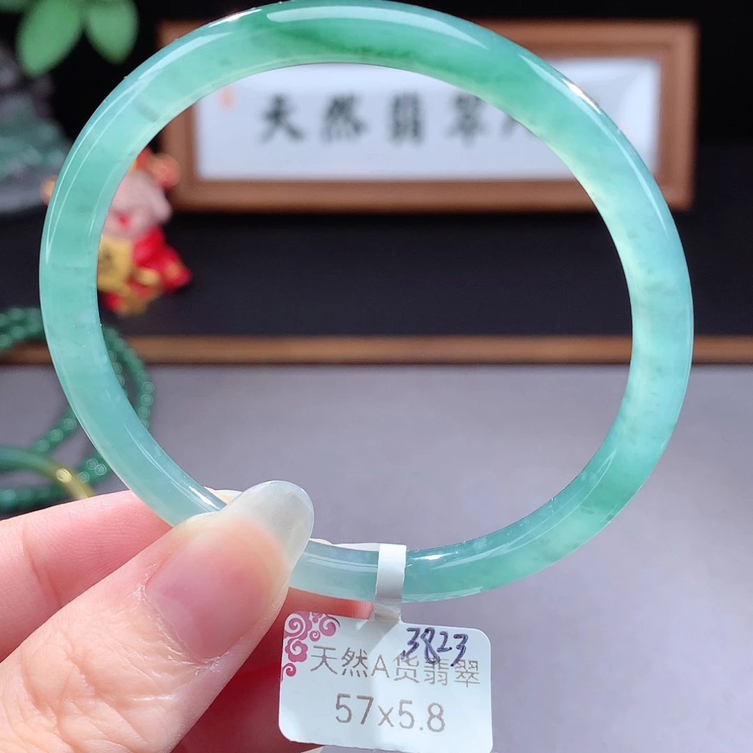 未镶嵌手镯（圆镯）翡翠