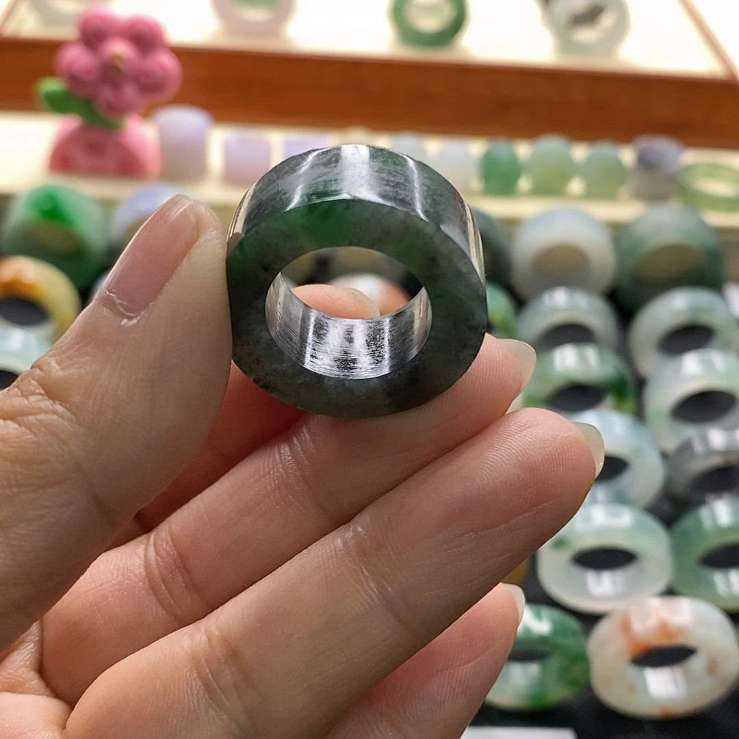 定制翡翠未镶嵌小**儿翡翠