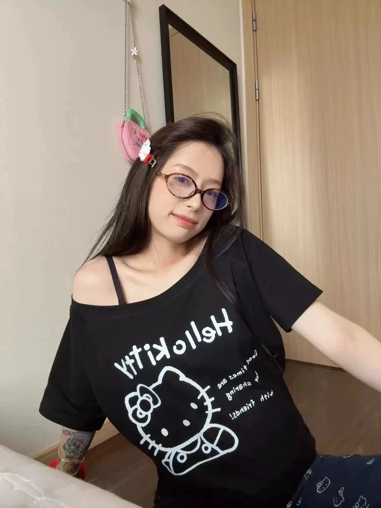 短袖慵懒风甜辣女