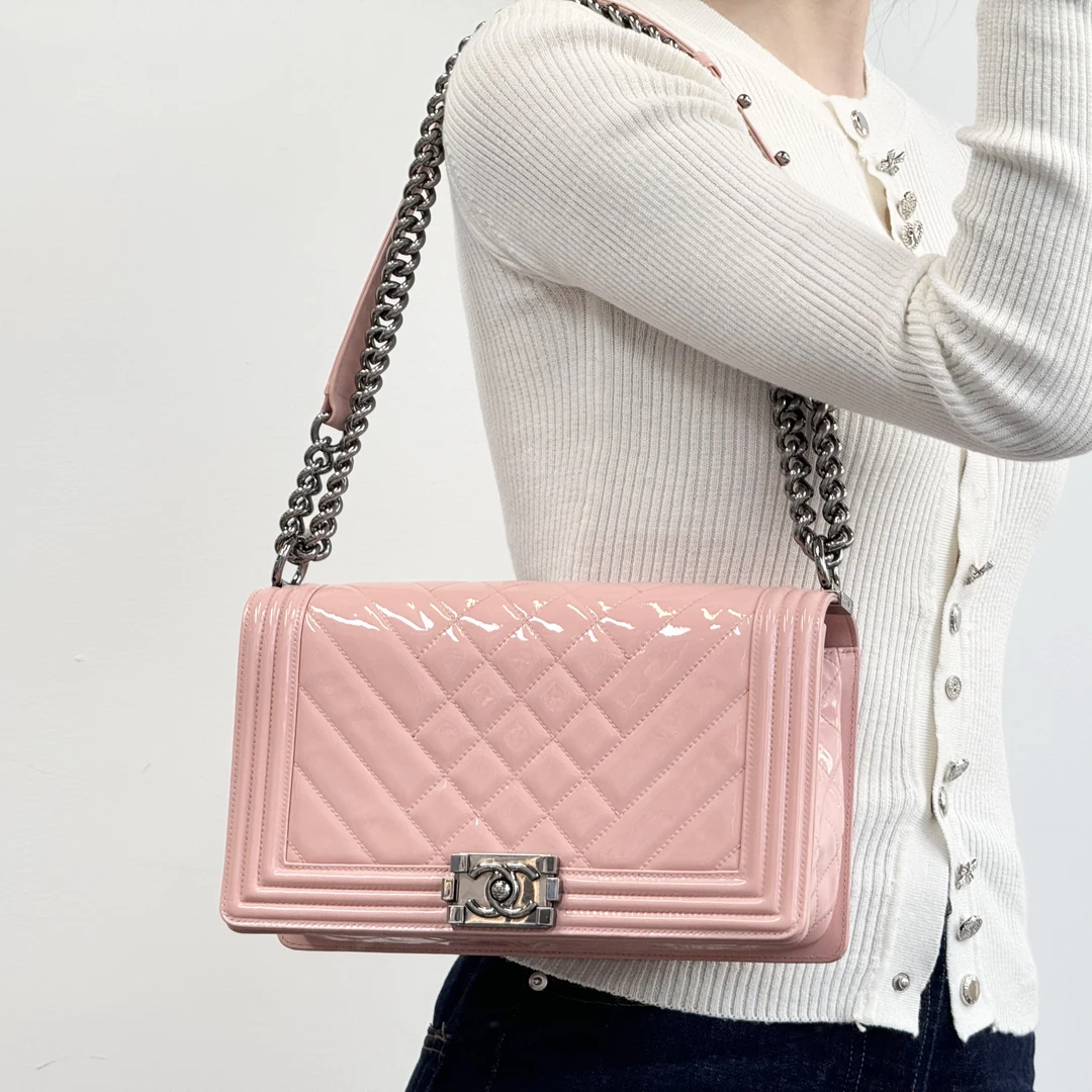 95新 Chanel/香奈儿 chanel樱花粉漆皮leboy翻盖斜挎包