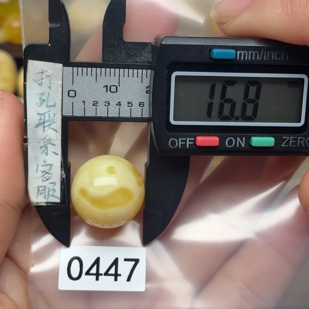 王***福琥珀未镶嵌裸石蜜蜡