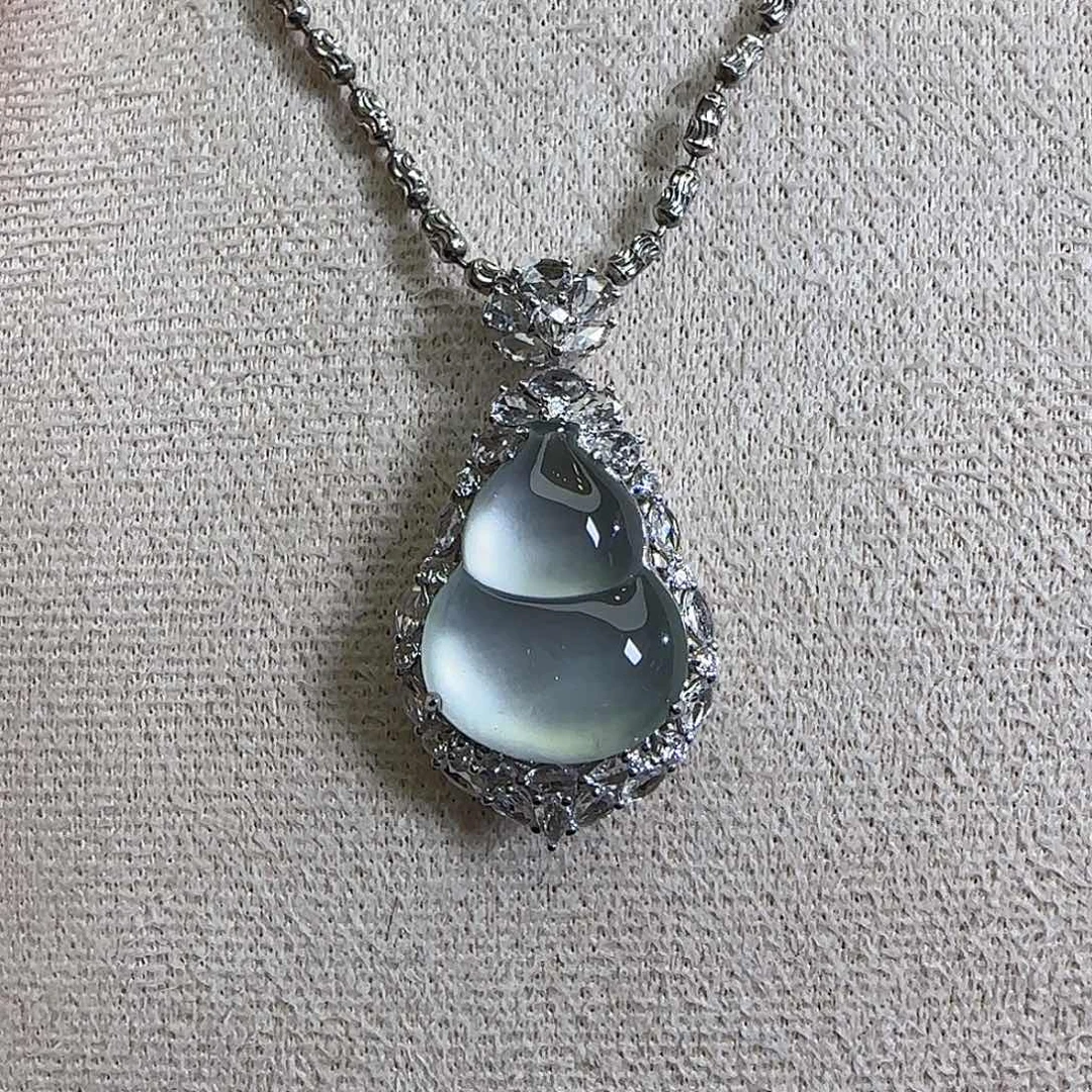 颈饰18K金镶嵌翡翠天然翡翠