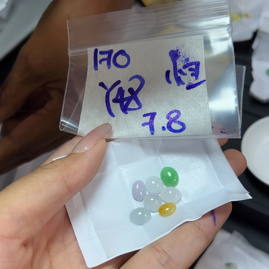 【闪购商品】定制翡翠未镶嵌恒**机翡翠