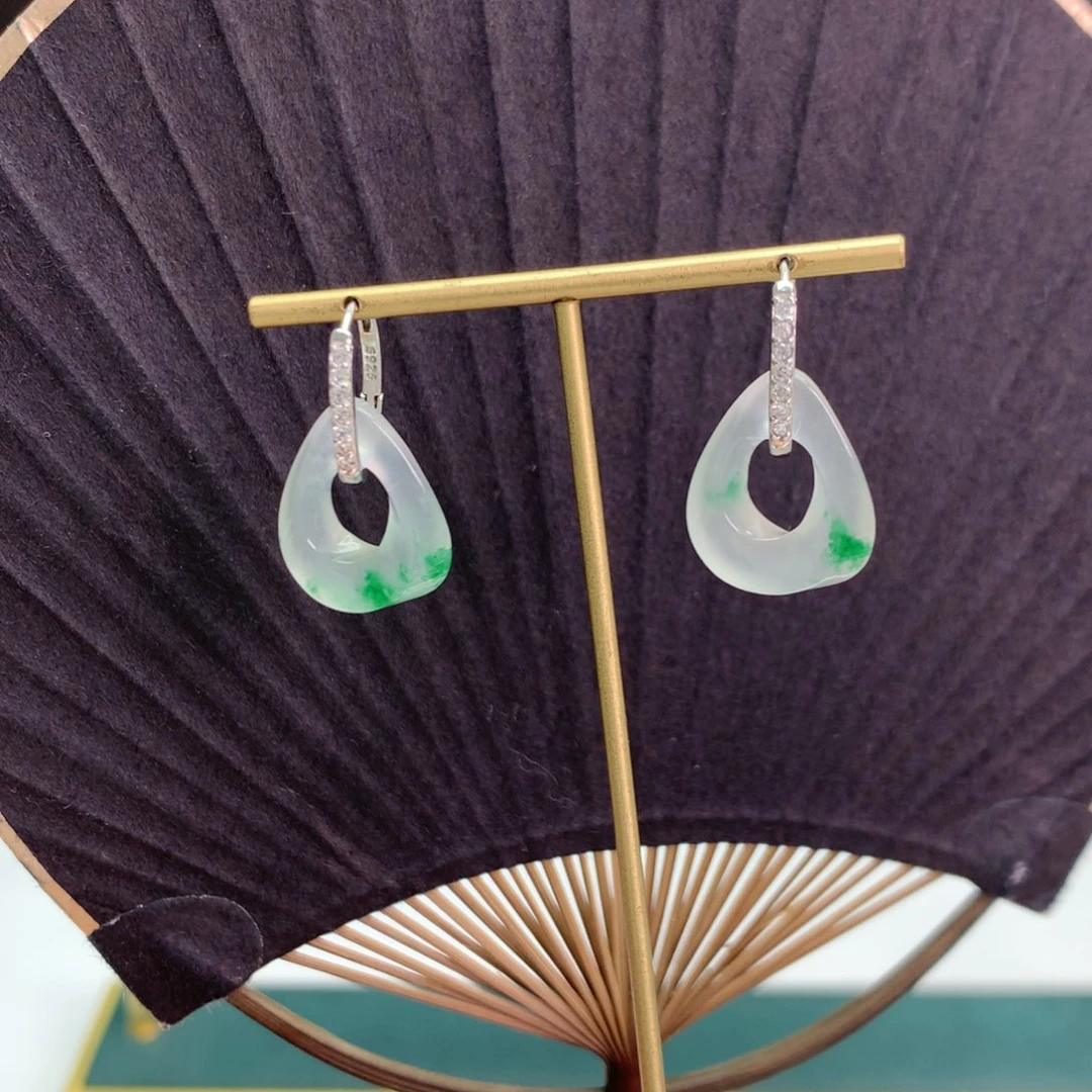 加***一石英质玉（非洲翠）银S925镀金镶嵌耳饰