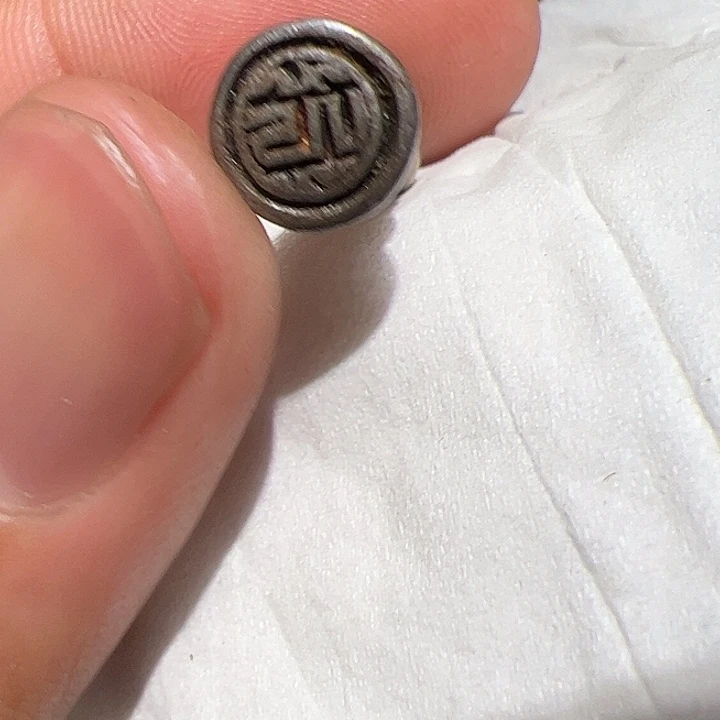 玻璃颈饰在这里的