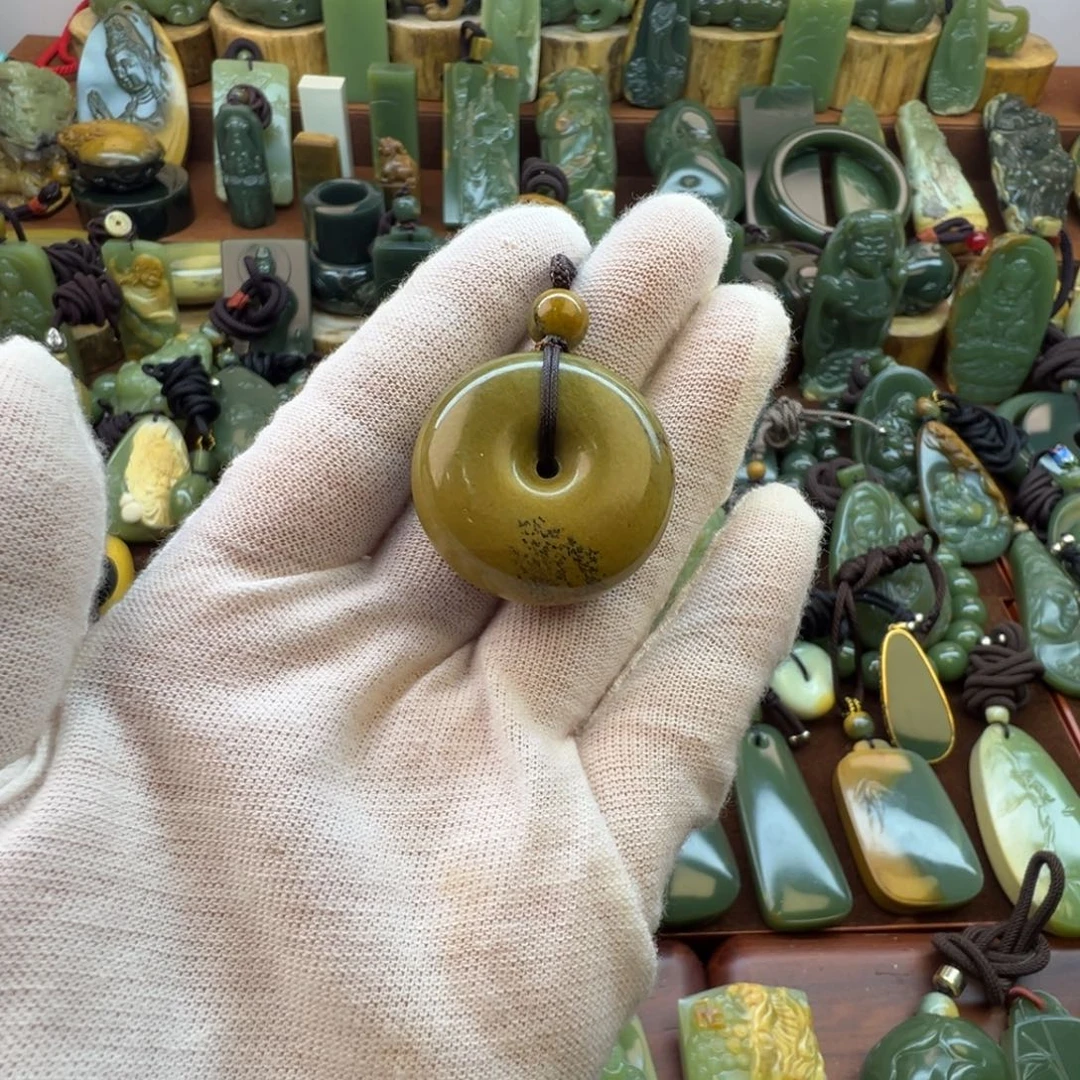 岫岩河磨玉（透闪石质玉）未镶嵌颈饰