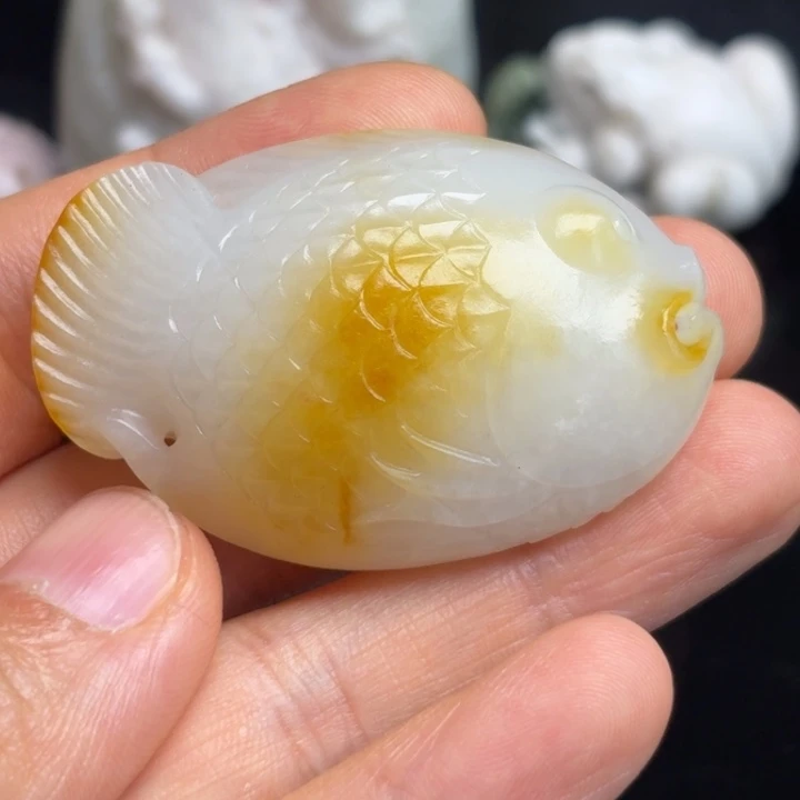 颈饰未镶嵌和田玉（白玉）