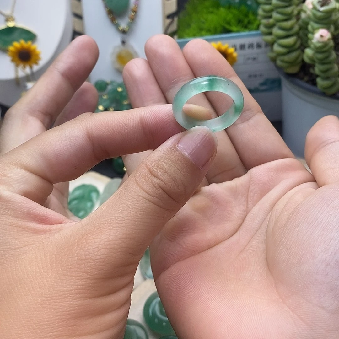 未镶嵌石英岩玉戒指