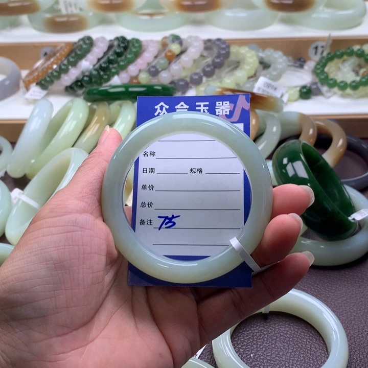 和田玉未镶嵌手镯