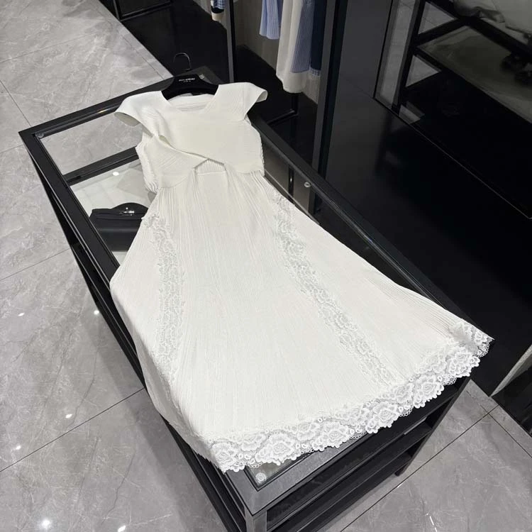 25年春夏新款女装 气质修身显瘦时尚镂空设计蕾丝拼接针织连衣裙