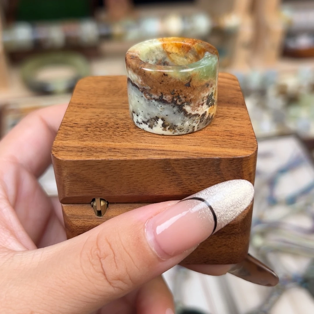 蛇纹石玉未镶嵌戒指内径17.7