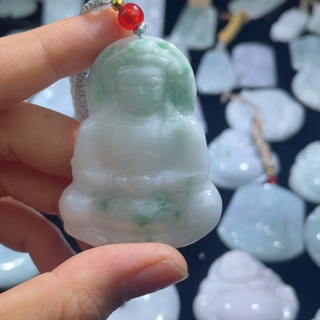 翡翠未镶嵌颈饰观音