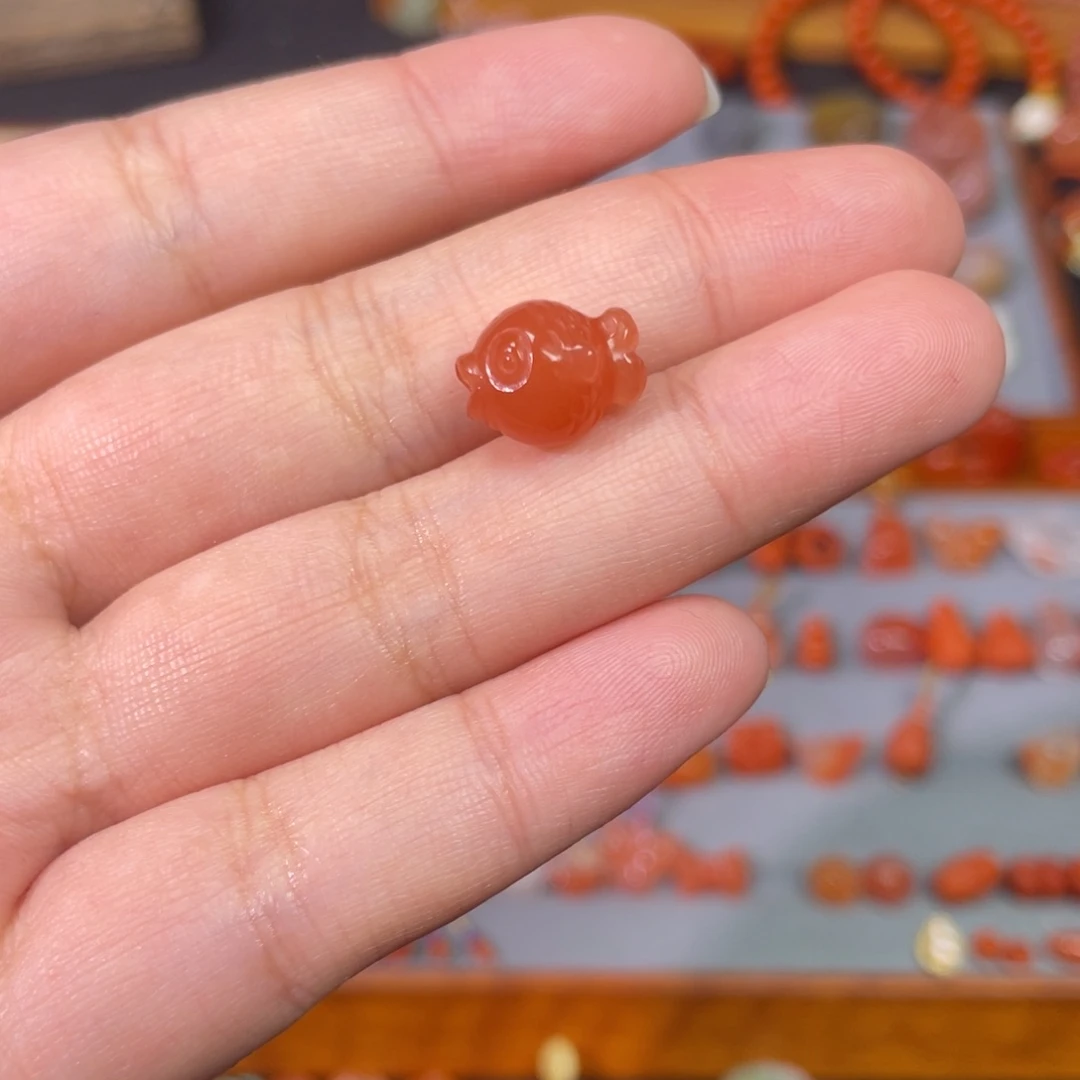 南红玛瑙未镶嵌嘟嘟鱼