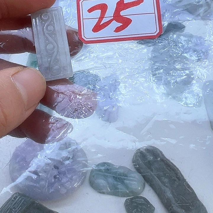 翡翠颈饰未镶嵌天然缅甸翡翠吊坠