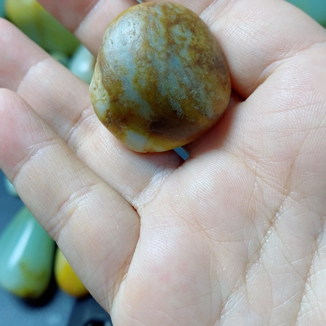 和田玉（糖玉）未镶嵌珠宝奇石