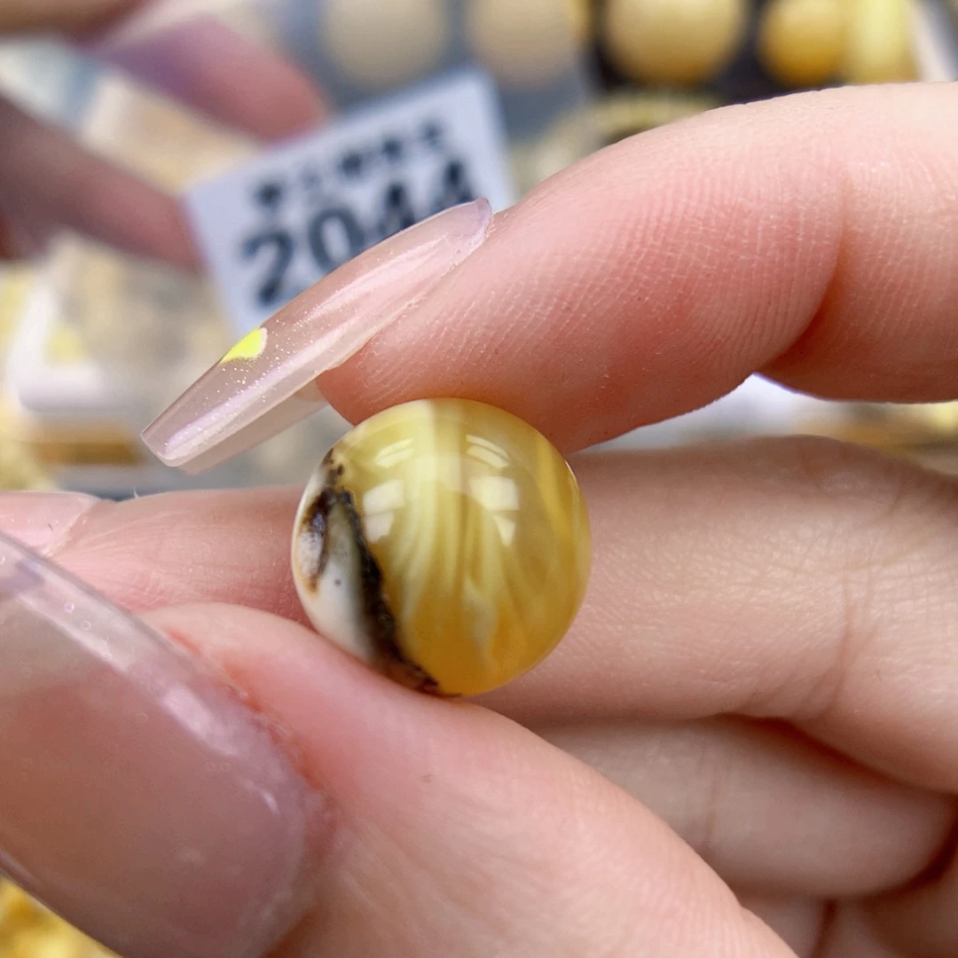 未镶嵌琥珀珠宝奇石12