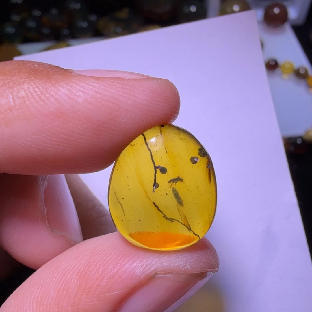 未镶嵌琥珀裸石8号