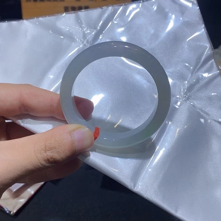 翡翠手镯未镶嵌翡翠手镯