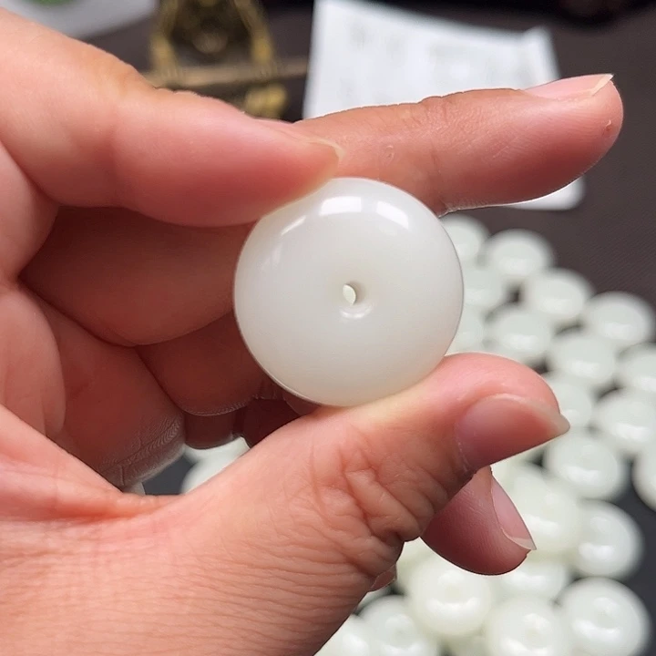 和田玉（糖玉）未镶嵌颈饰